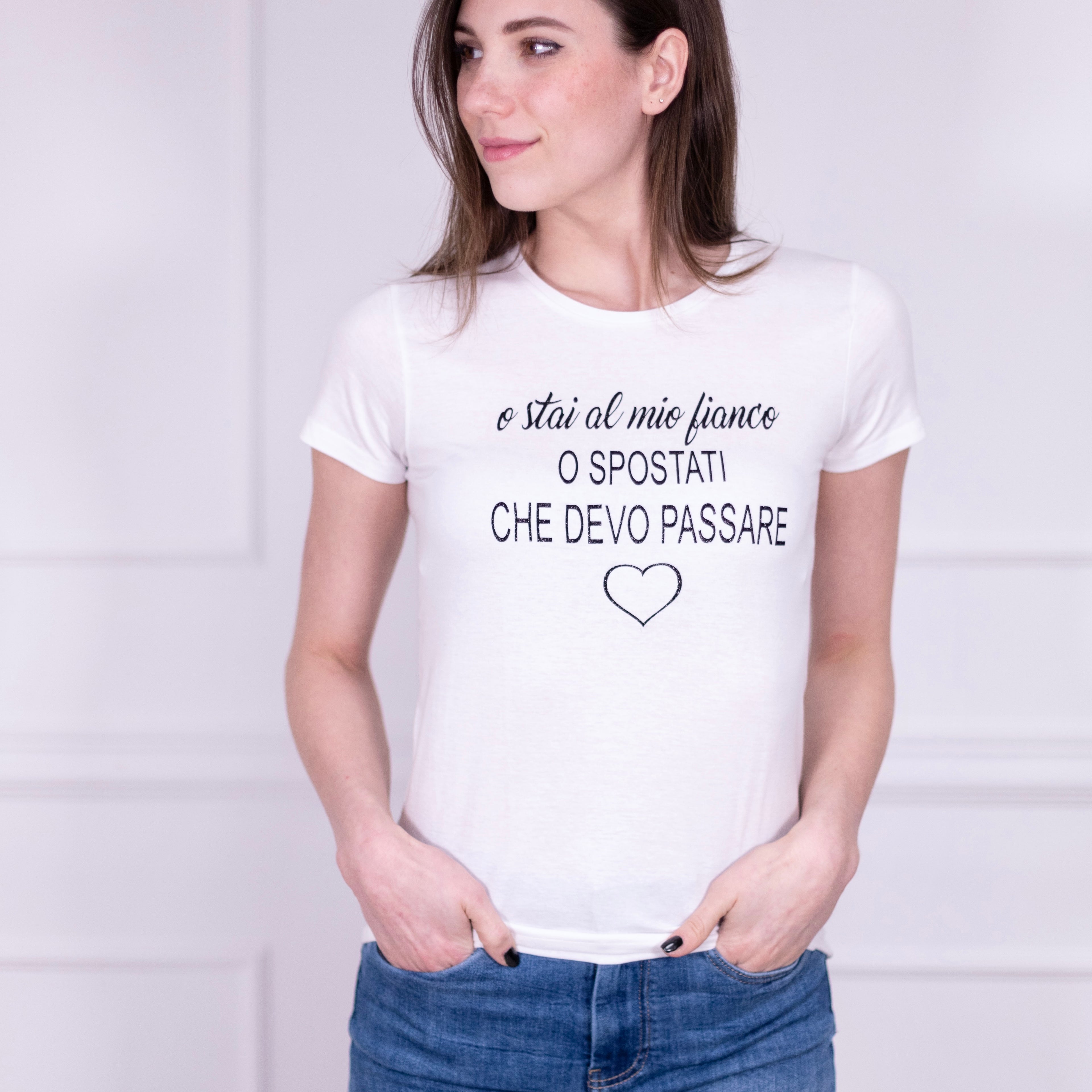 My t-shirt stai al mio fianco